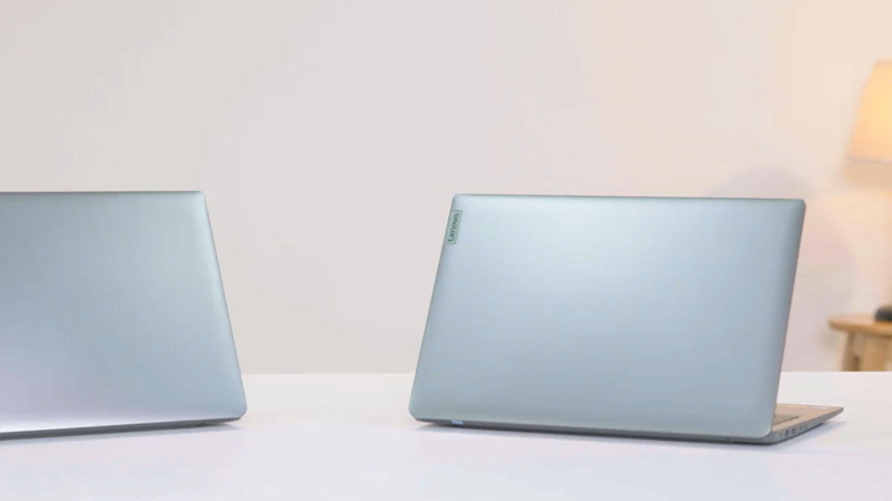 Cả hai chiếc laptop đều mang đến cảm giác gần gũi