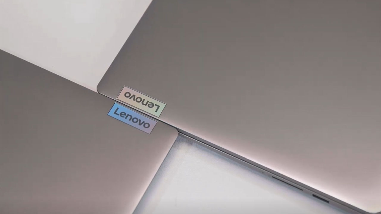 Phần góc máy được khắc logo Lenovo quen thuộc