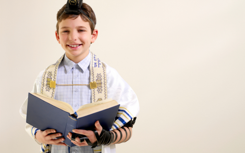 Bố mẹ Do Thái dạy con đọc sách từ bé