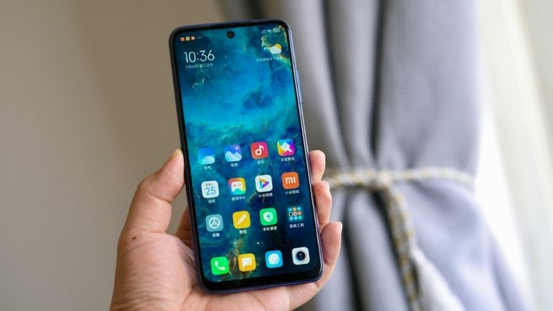 Xiaomi Redmi Note 10 Pro 5G cho cảm giác cầm nắm và sử dụng thoải mái.