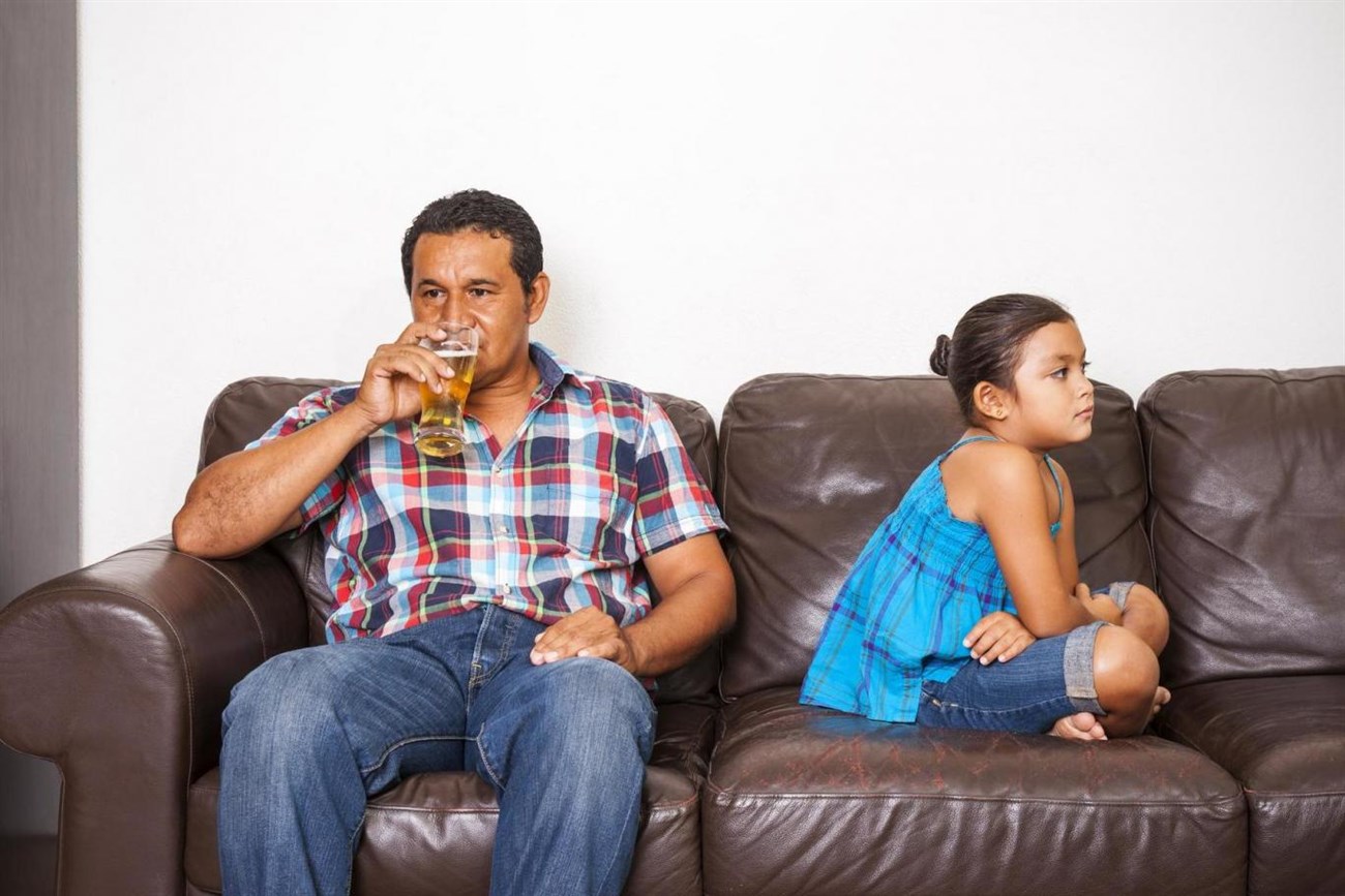 Parents should not drink alcohol in front of their children