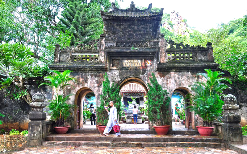 Chùa Tam Thai có kiến trúc cổ kính, trang nghiêm