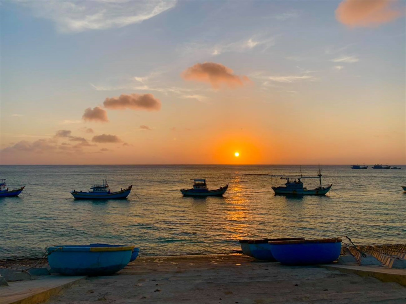 Khung cảnh chiều hoàng hôn tại Làng Bè Homestay Khung cảnh chiều hoàng hôn tại Làng Bè Homestay