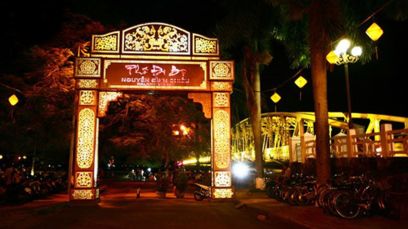 Phố đi bộ Nguyễn Đình Chiểu về đêm