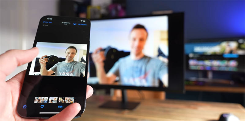 Màn hình Samsung M5 có tích hợp công nghệ AirPlay 2, cho phép thiết bị kết nối không dây với các thiết bị đến từ Apple như iPhone. (Nguồn: The Tech Chap).