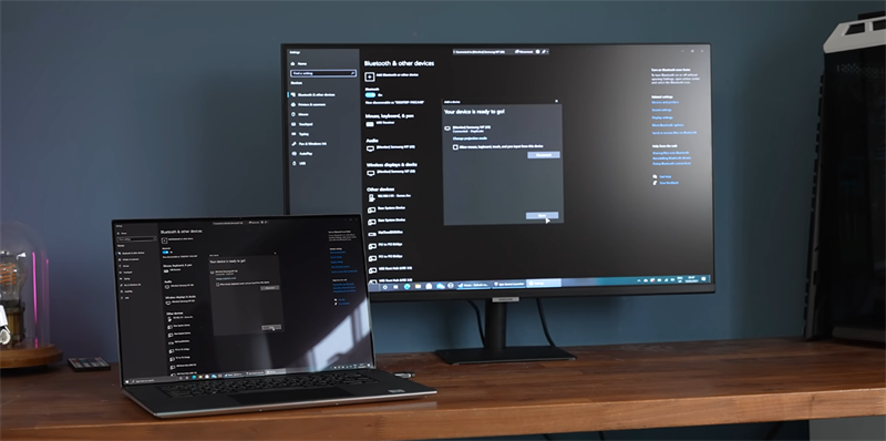 Màn hình Samsung M5 còn có tính năng Auto Source Switch + giúp kết nối các thiết bị có dây dễ dàng hơn. (Nguồn: The Tech Chap).