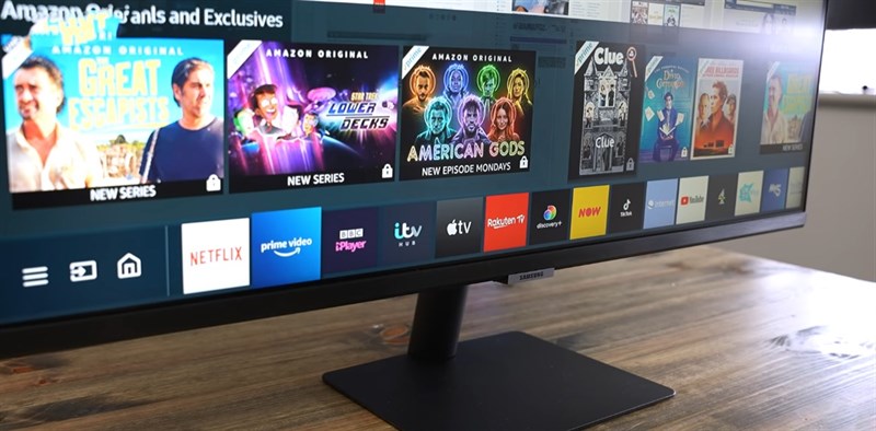 Màn hình Samsung M5 có thể đóng vai trò như một Smart TV với kho ứng dụng giải trí phong phú. (Nguồn: The Tech Chap).