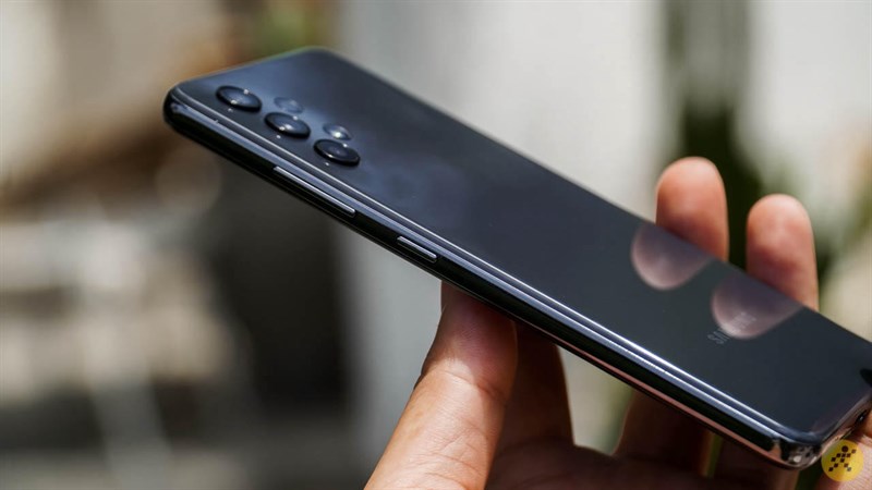 Galaxy A32 đen nhìn cực ngầu