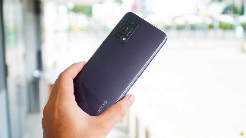 Nhắc tới vẻ đẹp từ cái nhìn đầu, không thể nào thiếu OPPO Reno5
