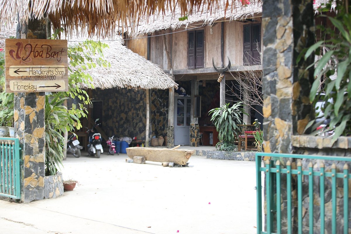 Hoa Ban homestay mai chau -  cổng vào