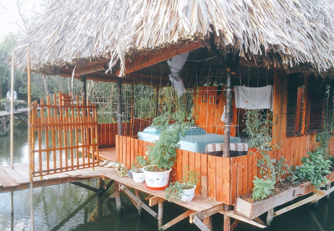 Homestay with a very unique design on the water