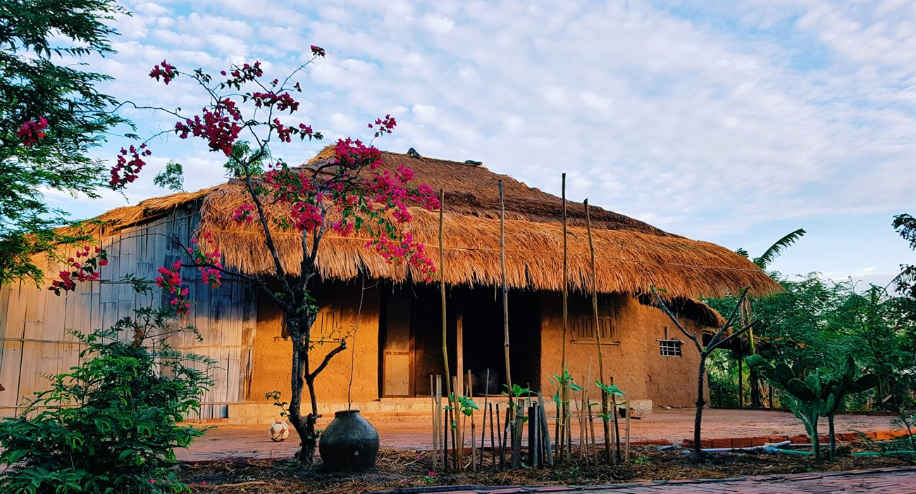 INRA Champa Cultures Homestay phong cách Champa