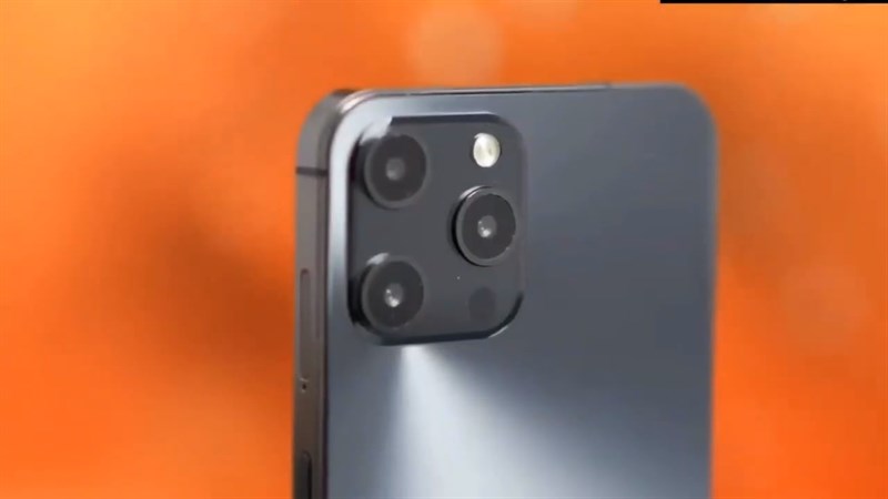 Trên tay iPhone 13 Pro chạy Android Trên tay iPhone 13 Pro chạy Android