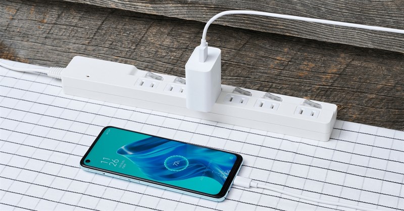 OPPO Reno5 A hỗ trợ sạc nhanh 18 W