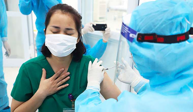 Đối tượng nào được tiêm và không nên tiêm vaccine Covid-19?