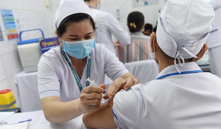 Những lưu ý bạn cần biết trước và sau khi tiêm vaccine Covid-19