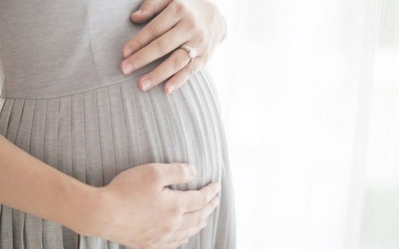 Vắc xin phòng Covid-19 của Astrazeneca được khuyến cáo không tiêm cho phụ nữ mang thai và cho con bú