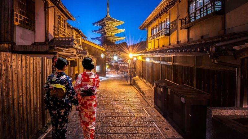 Phố cổ Gion với hình ảnh các nàng Geisha đi dạo trên phố