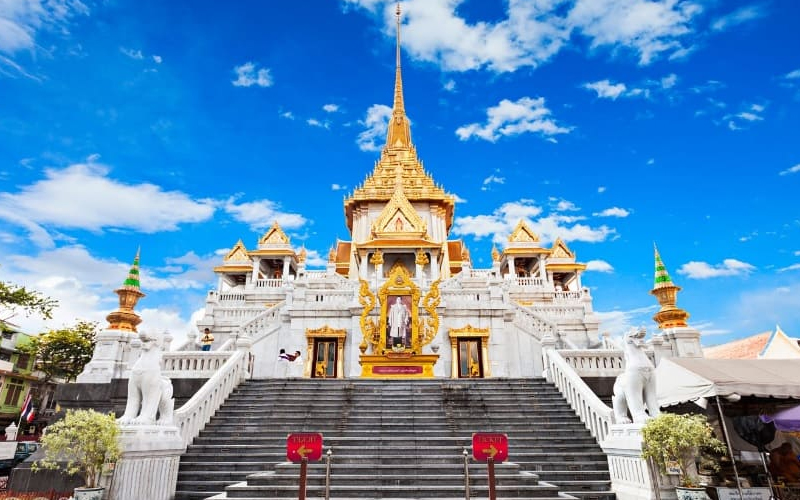 Ngôi chùa với bức tượng Phật bằng vàng khổng lồ nặng 5.5 tấn