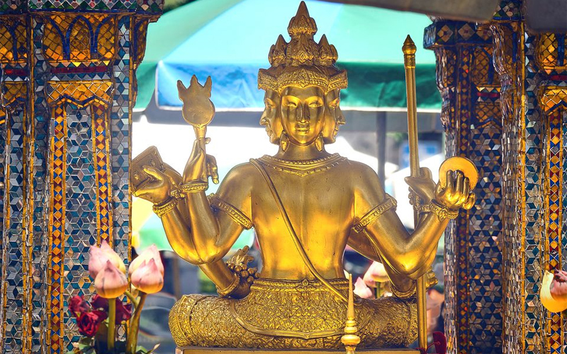 Phật Bốn Mặt đại diện cho bốn phẩm chất Từ Bi, Nhân Ái, Bác Ái và Công Chính