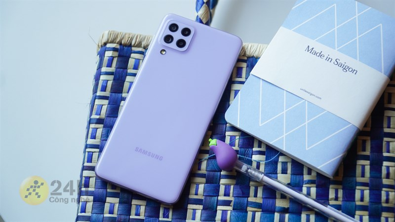 Màu tím của Galaxy A22 khá bắt mắt, trông rất trẻ trung, năng động.