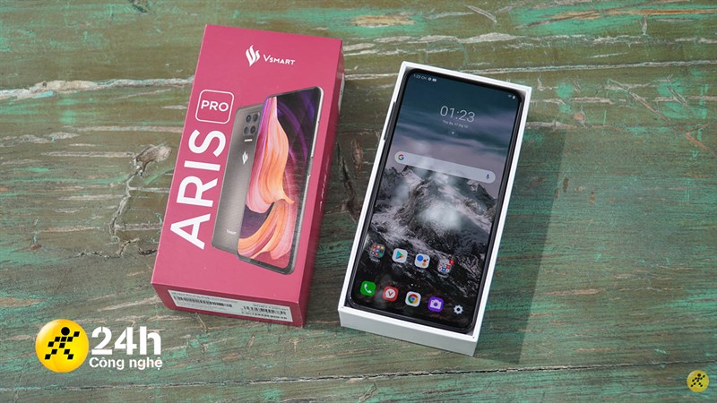 Vsmart Aris Pro, mẫu smartphone đầu tiên của Việt Nam được trang bị camera ẩn dưới màn hình.