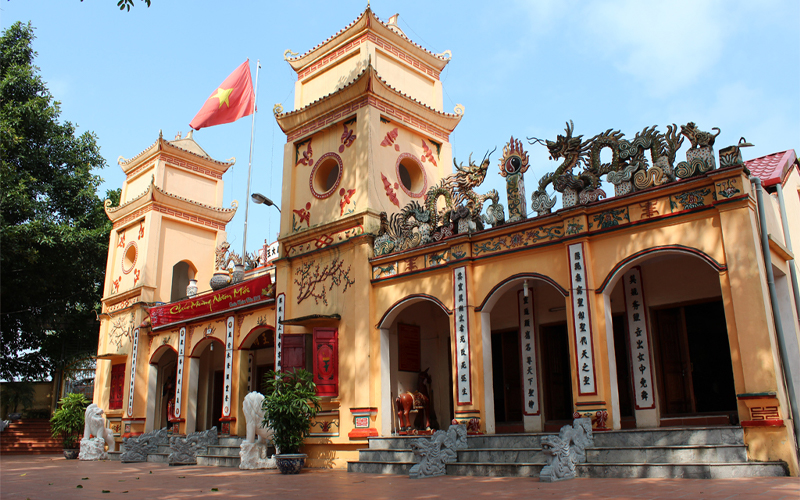 Đền Kỳ Cùng là một điểm đến thu hút đông đảo khách du lịch