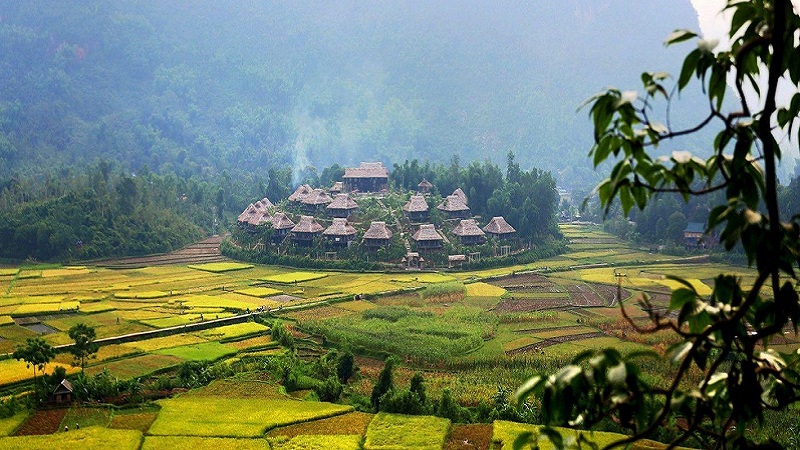 Bản Pom Coọng