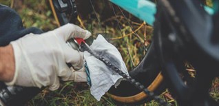 Hướng dẫn tra dầu xích xe đạp đúng cách