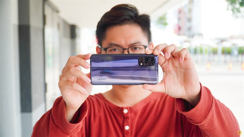 OPPO Reno5 mặt sau