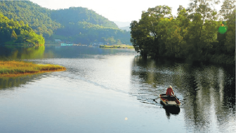 Hồ Ghềnh Chè thơ mộng