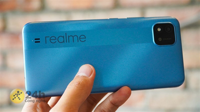 Thiết kế mặt lưng của Realme C11 (2021) trông cực kỳ trẻ trung
