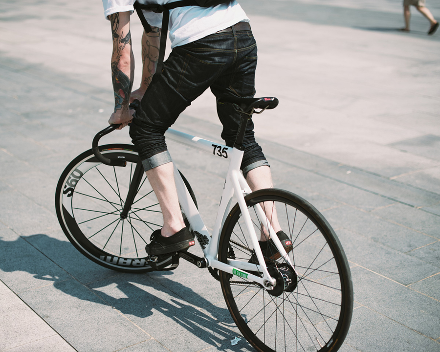 Fixed gear phanh bằng cách đạp ngược