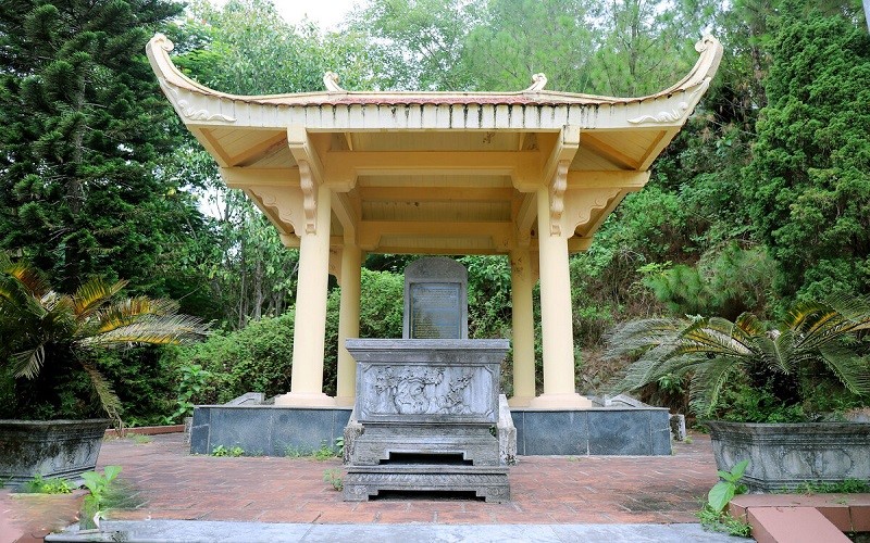 Di tích Trần Phú là nhà thờ, khu mộ và nhà trưng bày của tổng bí thư Trần Phú
