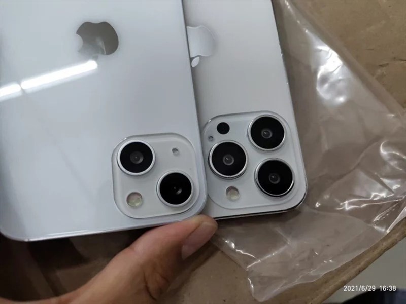 Mô hình dummy iPhone 13 và iPhone 13 Pro Mô hình dummy iPhone 13 và iPhone 13 Pro