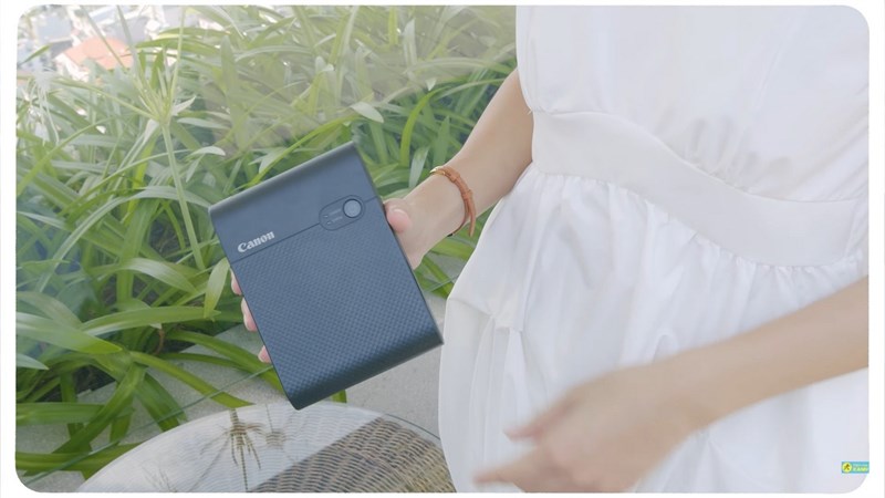 Màu đen thanh lịch của máy in bỏ túi Canon QX10