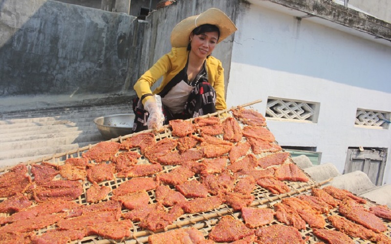 Bò một nắng làm từ miếng thịt nạc nhất, tươi ngon nhất chế biến với gia vị cần thiết