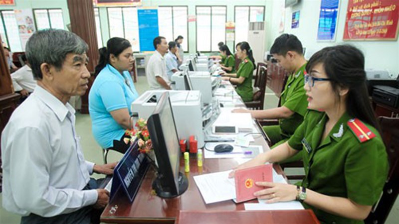 Những trường hợp nào bị thu hồi sổ hộ khẩu, sổ tạm trú từ 1/7?