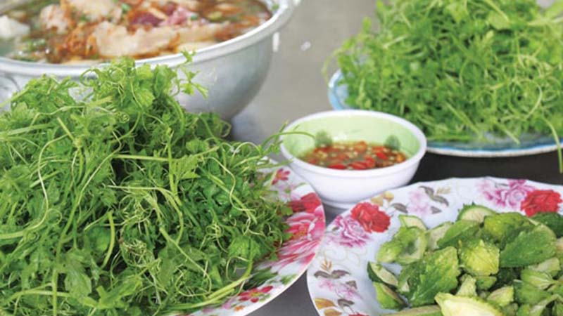 Lẩu lá khổ qua rừng là một món ăn truyền thống của người dân Đồng Nai.