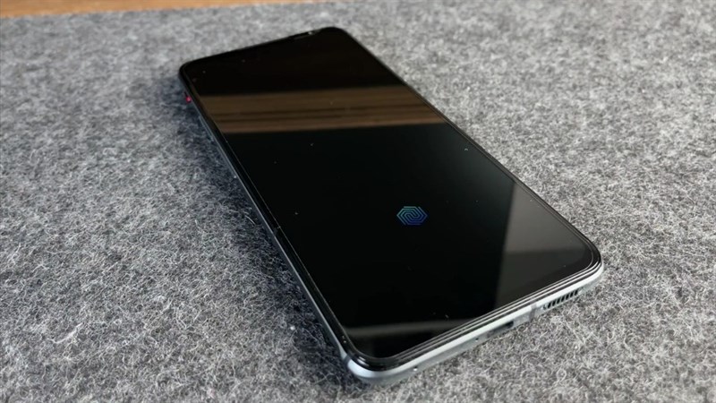 Red Magic 6 Pro cũng được trang bị cảm biến vân tay trong màn hình.