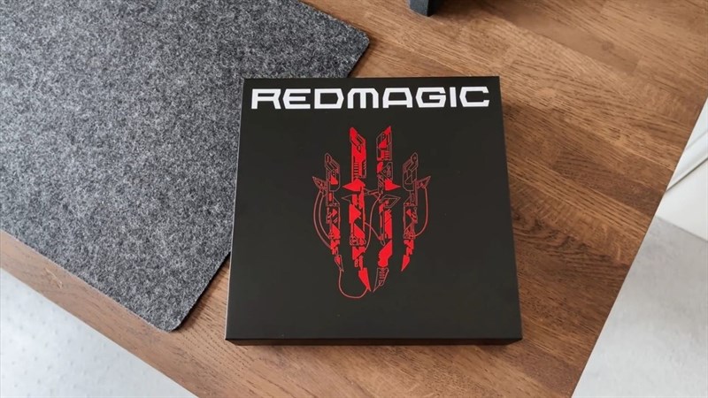 Vỏ hộp Red Magic 6 Pro gây ấn tượng với cách thiết kế đậm chất gaming.