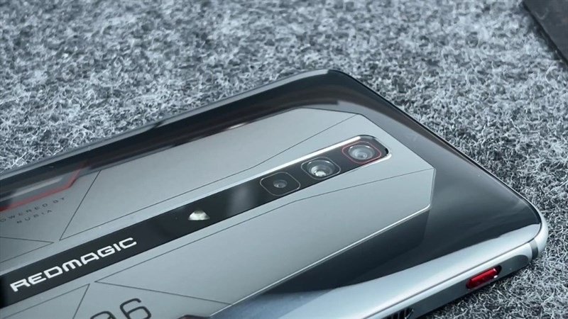 Cận cảnh cụm camera sau của Red Magic 6 Pro.