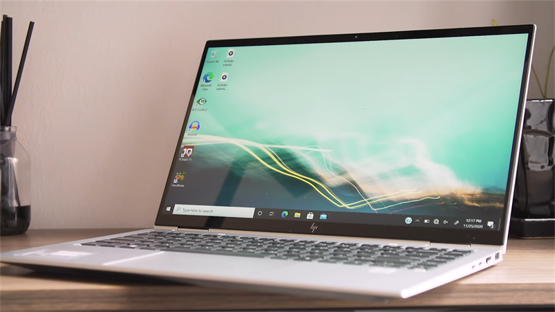 HP EliteBook X360 sở hữu màn hình 14 inch ở bên trong. (Nguồn: Engadget).