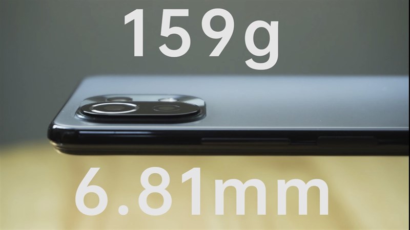 Xiaomi Mi 11 Lite 5G có độ dày chỉ khoảng 6.81 mm và khối lượng là 159 g. (Nguồn: Gizmochina). Xiaomi Mi 11 Lite 5G có độ dày chỉ khoảng 6.81 mm và khối lượng là 159 g. (Nguồn: Gizmochina).