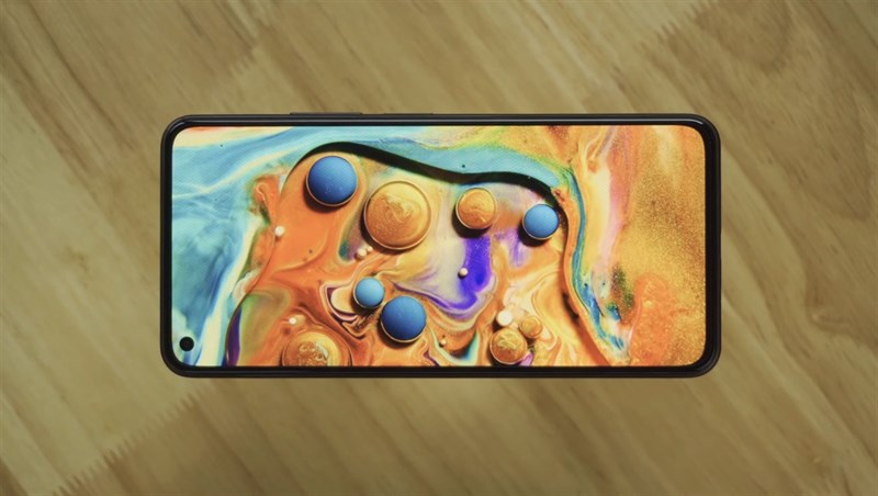 Màn hình của Mi 11 Lite 5G có viền xung quanh đồng đều và không quá dày.