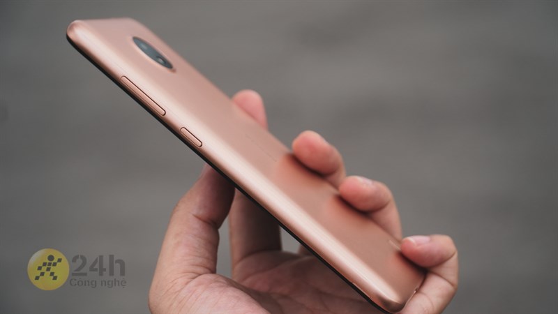 Cạnh phải của Nokia C20 Cạnh phải của Nokia C20