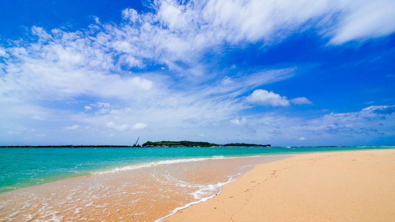 Vịnh Triều Dương thơ mộng với màu trắng mịn của bãi cát rộng, nước biển trong xanh