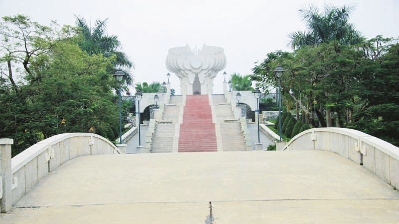 Đài Tưởng niệm Tuyên Quang