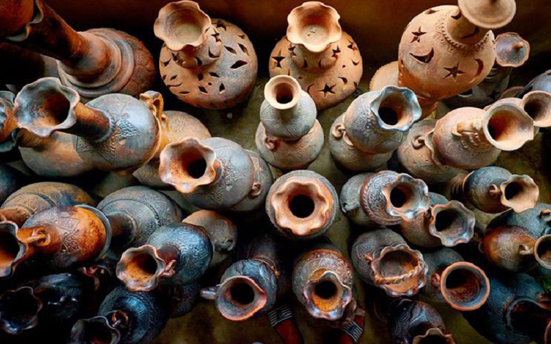 Làng gốm Bầu Trúc là nơi nổi tiếng làm gốm và sản phẩm từ đất nung
