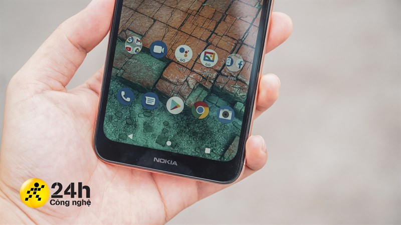 Mình hơi tiếc một chút vì phần cằm dưới của Nokia C20 có hơi dày. Mình hơi tiếc một chút vì phần cằm dưới của Nokia C20 có hơi dày.